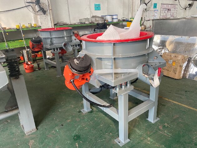 Wheel hub polishing machine