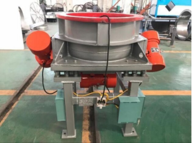 Wheel hub polishing machine